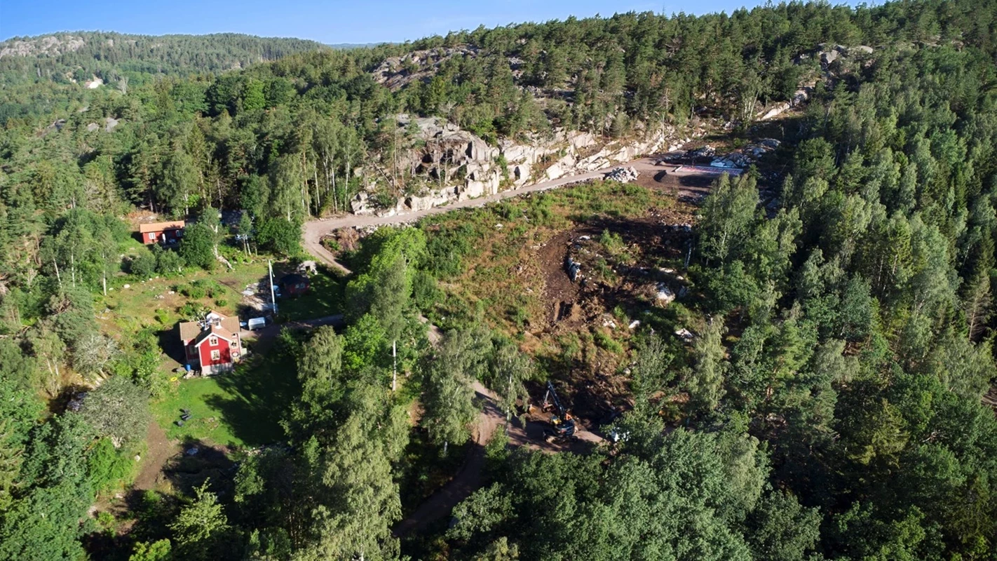 Tre natursköna tomter (en såld) bebyggs - bara att flytta in